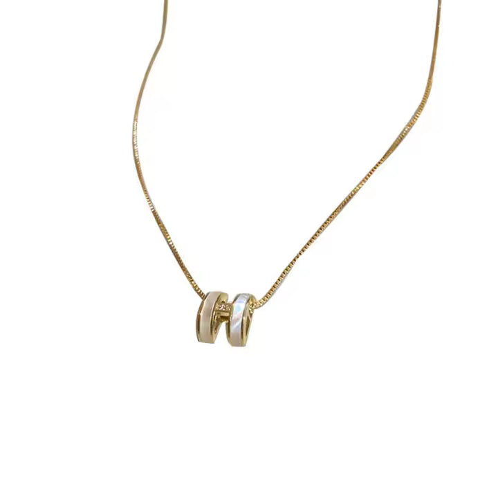 Solo un collar colgante - 1