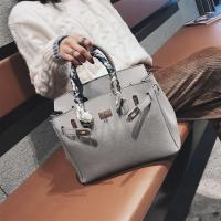Bolso de mano con estampado de Lichi, Bandolera Diagonal de Platinum, 2024 - details 16