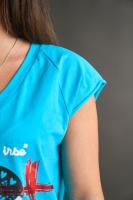 Camiseta Lola de Anabel Lee. Camiseta con el emblema "Si me queréis, irse" de la mítica Lola Flores. Con un color azul súper vivo, ideal para verano - details 3