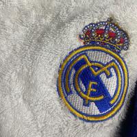 Real Madrid C.F. - Albornoz Real Madrid CF Adulto Bicolor Escudo Bordado Alta Calidad Producto Oficial Algodón S - M - L - XL - XXL Madridista - details 1