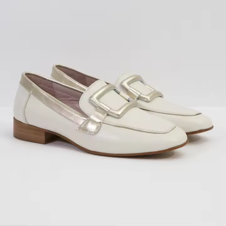 Nival Linda 2316 - Mocasín Mujer Piel Marfil con Hebilla Cuadrada y Piso Efecto Madera - 1
