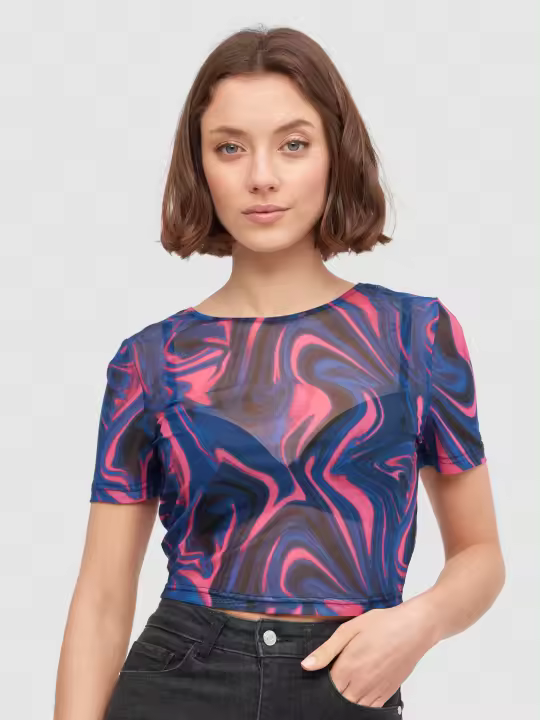 Añade un toque psicodélico a tu outfit con esta camiseta de manga corta en tejido tull estampada INSIDE - 1