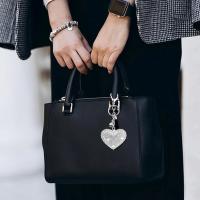 Llavero De Corazón Con Rhinestone Y Cristales Para Mujer Llavero De Dedo Con Correa De Cristal Para Bolso Y Cartera Regalo Decorativo De Zinc Alloy - details 2