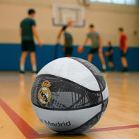 Real Madrid Balón con Escudo Blanco y Negro, Balón de Baloncesto Producto Oficial Real Madrid CF, Balón de Basketball Ball Grande Talla 7 Ø24cm, Regalo Cumpleaños, Navidad, Reyes , Se envía 1 Balón de Real Madrid (DESINFLADO) - details 4