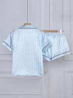Conjunto De Pijama De Satén Casual Para Mujer Con Estampado Rayado Y Bordado De Letras Con Bolsillo Manga Corta Y Shorts Cuello En V Y Detalles De Botones - details 7