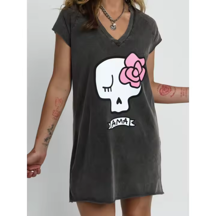 Vestido Ama de Aire Retro. Vestido de algodón con calavera frontal súper icónica de la marca. Estas prendas han sido tratadas una a una con un proceso de desteñido, presentan un aspecto irregular para darle un toque VINTAGE. - 1
