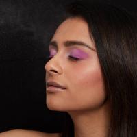 NYX Professional Makeup | Spray Fijador de Maquillaje Setting Spray Dewy x2: Consigue un acabado jugoso en tu piel con este spray fijador, imprescindible en tu look de belleza. Mantén tu maquillaje fresco y luminoso durante todo el día. - details 2