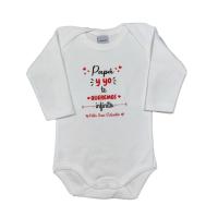 Body , Babero ó Pack Body+Babero para bebé frase : " PAPÁ Y YO TE QUEREMOS INFINITO FELIZ SAN VALENTÍN " Regalo enamorados . Padres Madres Papás Mamás - details 0
