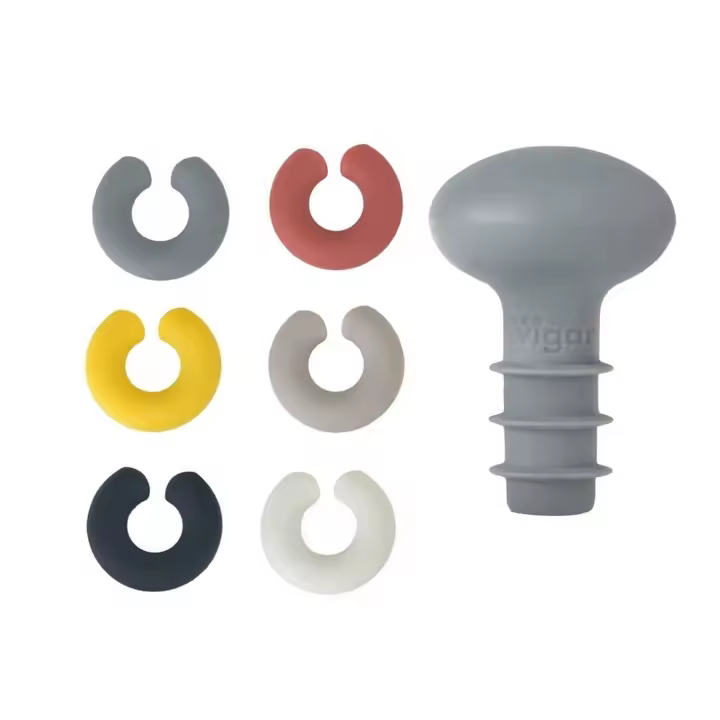 Vigar - Set Vino Silicona Maid (Tapon Botella Y 6 Marcadores) - Tapón De Silicona Para Botella De Vino - 6 Marcadores Para Identificar Copas - Diseño Divertido Y Funcional - Material De Alta Calidad Y Durabilidad - Ideal Para Regalo O Uso Personal - 1