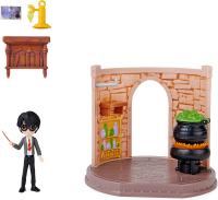 HARRY POTTER - WIZARDING WORLD - HARRY POTTER MAGICAL MINIS - Set Aula de las Pociones con 1 figura Harry Potter - Regalo original - Figuras de colección - Mayores de 5 años - SPIN MASTER - details 0