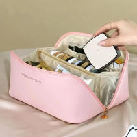Neceser cosméticos de viaje de CUELO SINTÉTICO gran capacidad, MEJORADA,estuche de maquillaje portátil para mujer, organizador de artículos de tocador multifuncional impermeable - details 1