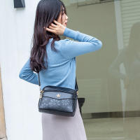 Bolso De Hombro Para Mujer En Cuero PU Sólido Moda Bolso Cruzado Small Bolsas Femininas Con Cierre De Cremallera Y Decoración De Flores - details 6