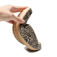 Sandalias De Plataforma Gruesa Para Mujer Leopardo Slides Suaves Para El Hogar Verano 2023 Playa Antideslizantes Tallas 44-45 - details 9