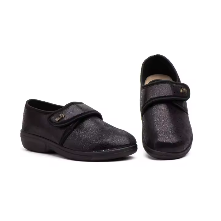 MºTS-P30 TAUPE-NEGRO Hecho en Italia Zapatos Mujer Licra Taupe-Negro Velcro Numeración: 35-41 Marca: BioUp Descubre la comodidad sin renunciar al estilo con estos zapatos en tono marrón, fabricados con licra de alta calidad que se adapta a tu pie. Su fo - 1