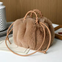Bolso De Hombro Para Mujer Con Diseño De Calabaza De Peluche Falso Moda Nube Plisada Bolsa De Mano Con Cierre Hasp - details 6