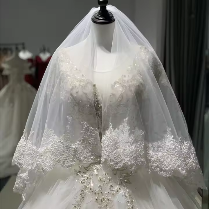Velo De Novia De 2 Niveles Con Comb Largo Hasta El Final De Los Dedos Vinoprom Material De Poliéster Fibra De Bambú Origen Jiangsu China - 1