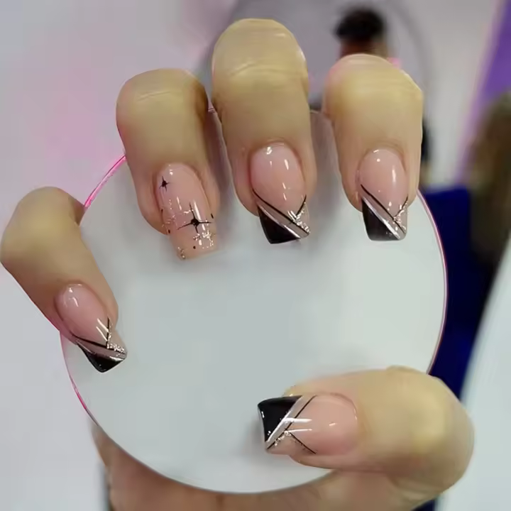 24 uñas postizas with tip Negra, Cortas, Brillantes, con diseño de Estrellas, extraíbles y con pegamento, accesorios para decoración de uñas para Mujeres y niñas. - 1
