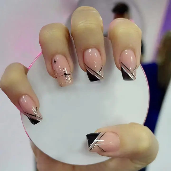 24 uñas postizas with tip Negra, Cortas, Brillantes, con diseño de Estrellas, extraíbles y con pegamento, accesorios para decoración de uñas para Mujeres y niñas. - 1