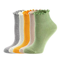 5 Pares De Calcetines De Algodón Para Mujer Estilo Ruffle Y Frillón En Colores Negro Y Blanco Calcetines De Tobillo Divertidos Y Modernos Para Uso Diario - details 4