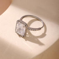 Encanto Anillo cuadrado de circón blanco para mujer, anillo de dedo de promesa de pareja chapado en oro de acero inoxidable de alta calidad, accesorios de boda de lujo, no se decolora, anillo de dedo índice de lujo ligero a la moda de acero de titanio - details 7