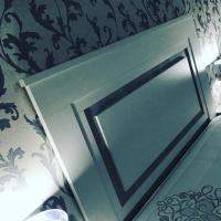 Dormitorio de matrimonio completo. SE ENTREGA MONTADO. Acabado blanco poro combinado con gris - details 1