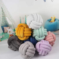 Cojín Decorativo En Forma De Bola Grande Aesthetic Cute Para Navidad Rojo Gris Cojín De Silla American Style Fibra De Poliéster No Removible Y Lavable - details 10