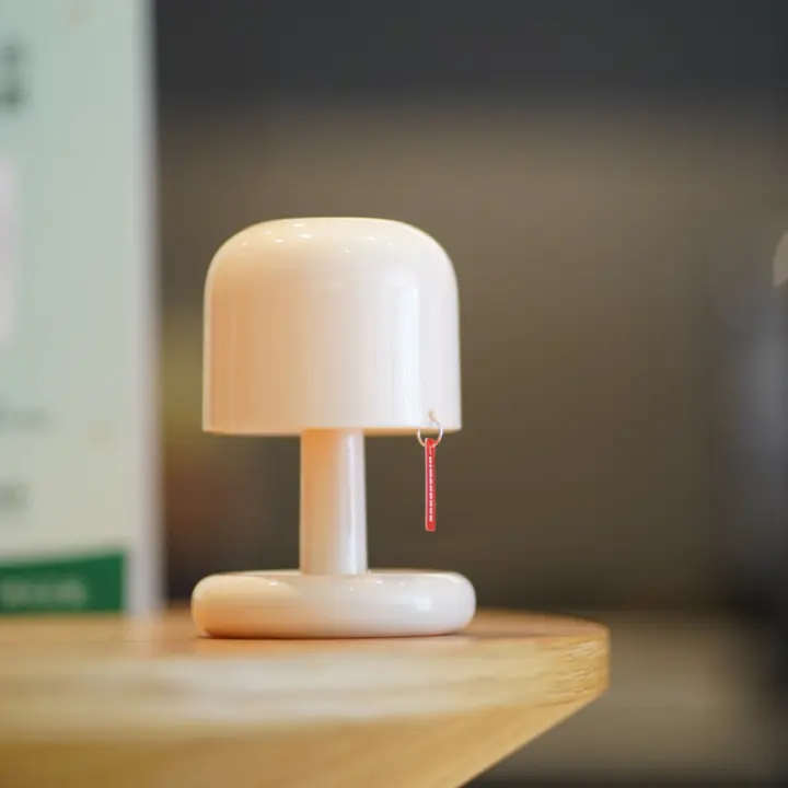 Lámpara De Mesa Creativa En Forma De Setas Mini LED Recargable Para Decoración De Habitación Y Sala De Estar Regalo Para Niños Luz Nocturna De Color Atardecer Para Mesita Del Dormitorio - 1
