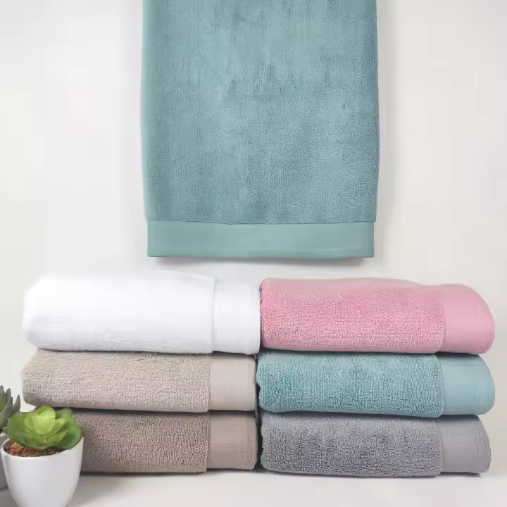 Toalla de Baño CASTMA GARANTIA DE ALTA CALIDAD de Algodón 100% de 600 Grs/m2 - Suave, Absorbente y Resistente - 1