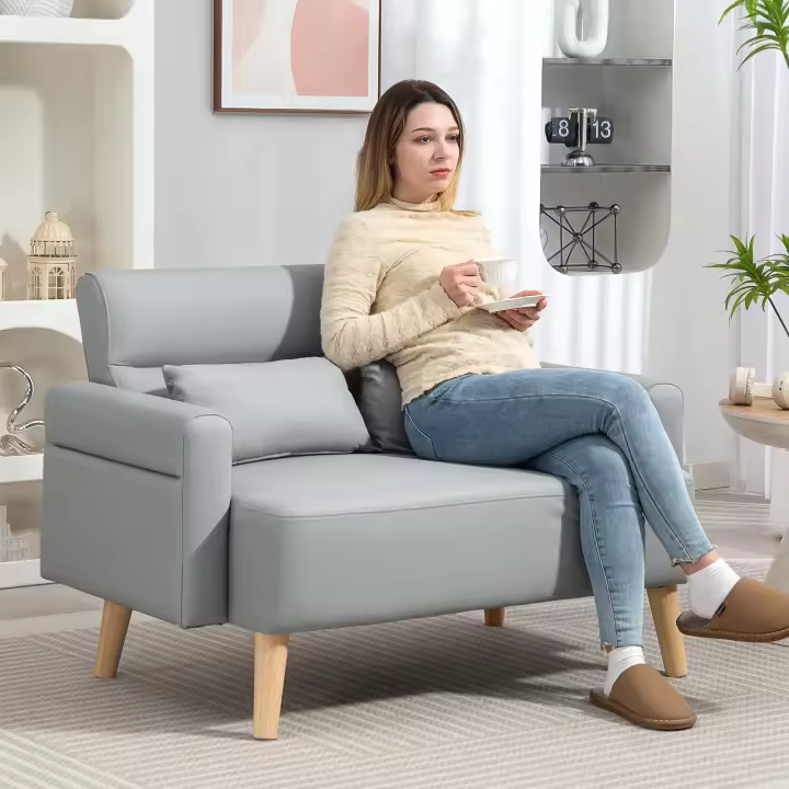 HOMCOM Sofá de 2 Plazas Tapizado en Cuero Sintético Sofá de Salón de 117 cm con Reposabrazos Acolchado Grueso Respaldo Acanalado y Patas de Madera para Dormitorio Sala de Estar Negro - 1