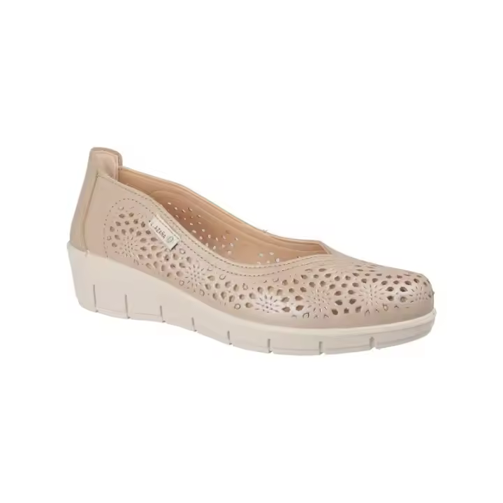 17194 ND Zapato de Laura Azaña tipo salón con cuña color nacarado beige.     ZAPATOS DE MUJER PLANOS - 1