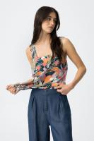 Blusa Eloise de Tiffosi. La Blusa Eloise de Tiffosi es una prenda que combina elegancia y confort:  Confeccionada en viscosa suave: ofrece una sensación agradable al tacto y gran comodidad. - details 0
