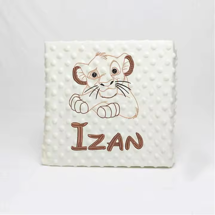 personalizameatugusto manta bordado con nombre y dibujo - 1