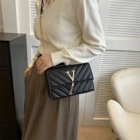 Bolso De Mano Pequeño En V De Lujo 22*15*7cm Para Mujer Bolso De Hombro Cadena Moda Popular Bolsos De Tote Diseñador Versátil - details 14