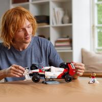 Lego Icons McLaren MP4/4 y Ayrton Senna Lego 10330 - details 4