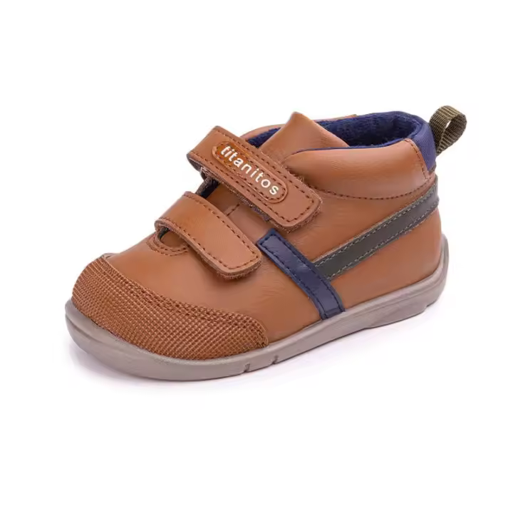 Zapato Respetuoso barefoot Titanitos Bioelastic Tosa Cuero Bota Infantil. Piso súper flexible para que nuestros bebés tengan una pisada natural al caminar como lo harían si fueran descalzos, vital para el correcto desarrollo motor y cerebral. - 1