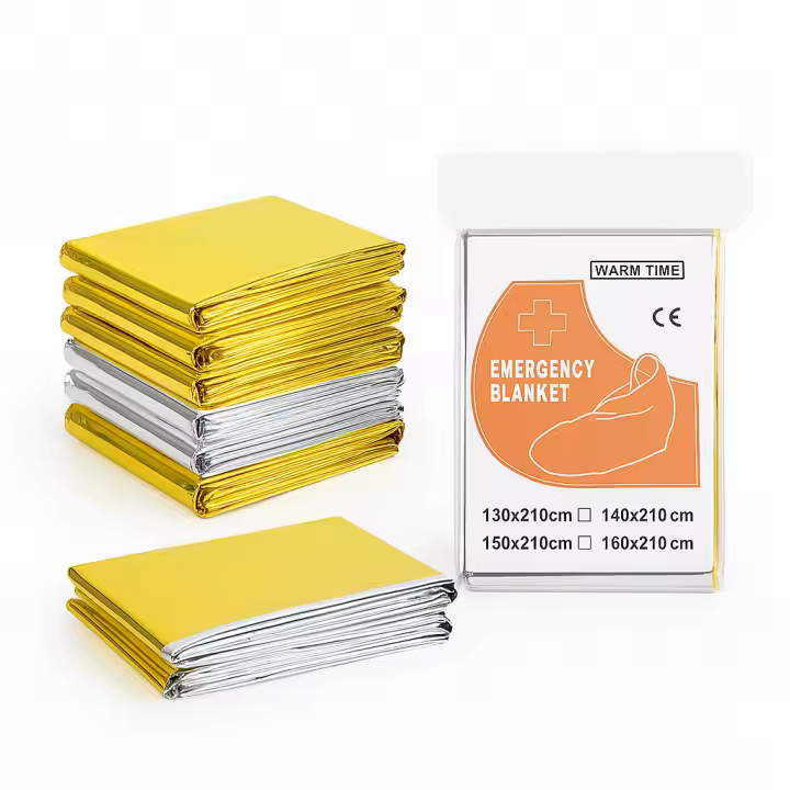 AKARURE - Pack de 10 Mantas Térmicas de Emergencia Dorado/Plateado – 210x130cm | Retiene el Calor Corporal | Uso en Senderismo, Camping, Running, Festival, Coche y Botiquín de Primeros Auxilios, Kit de Emergencia, Kit de Supervivencia - 1