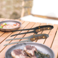 Pinzas De Barbacoa BBQ En Acero Inoxidable Antideslizantes Ligeras Para Camping Y Exterior Clip De Alimentos Con Mango De Nogal Negro Tamaño 24*6*3.5cm Peso 74g - details 0