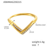 Hermoso Anillo de circón con incrustaciones en forma de V para mujer, Anillo de amor, joyería de acero de titanio, regalo de Navidad para el día de la madre anillo de acero inoxidable para mujer,resistente al agua, Simple, Micro Zirconia, línea Simple - details 5