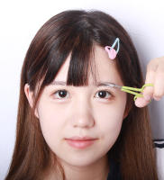Tijeras De Maquillaje Brainbow De Acero Inoxidable Para Cejas Pestañas Y Vello Facial Punta Curva Y Aguda Tamaño Compacto Para Uso Doméstico - details 2