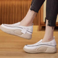 Zapatos De Verano Para Mujer Con Suela Gruesa Y Punta Redonda Zapatos Blancos Pequeños De Tacón Medio Material PU Sin Tiezas - details 5
