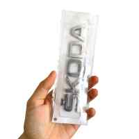 Banner - Emblema adhesivo de letras compatible con Skoda plateado brillo