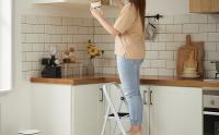 SONGMICS Escalera Plegable, Escalera con 2 Peldaños, Bloqueo de Seguridad, Fácil de Guardar, Carga hasta 150 kg, Gris Paloma/Blanco Simple - details 1
