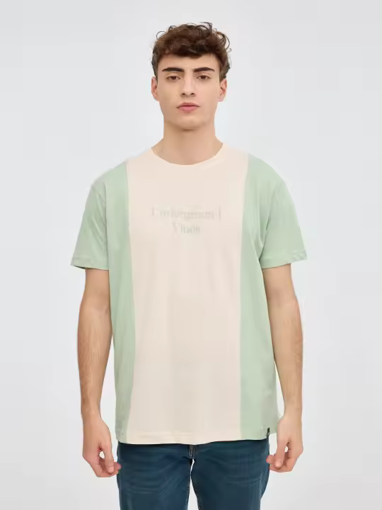Añade un toque audaz y moderno a tu armario con esta camiseta color block INSIDE - 1