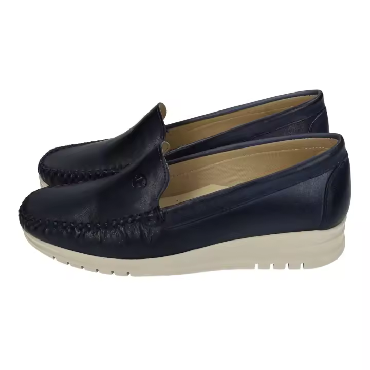 Zapatos Mocasín marca MADE IN SPAIN para mujer en color marino. Mocasines mujer Parymedio en piel, hechos en España, cosido a mano, cómodos y ligeros para uso diario. - 1