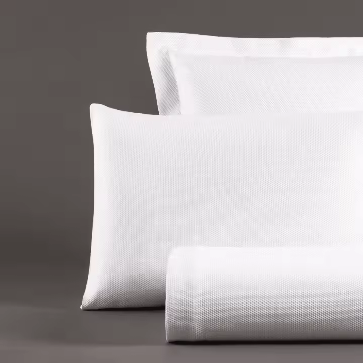 Colcha Lisa 290 gsm, 100% CO, blanca, hotel, alta calidad textil y resistente al lavado industrial - 1