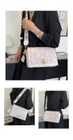 Nuevo CH Letra en relieve Bolso de hombre senior SENTIDO DE Nicho retro Pequeño Bolso Cuadrada crossbody Bolso de las mujeres - details 3