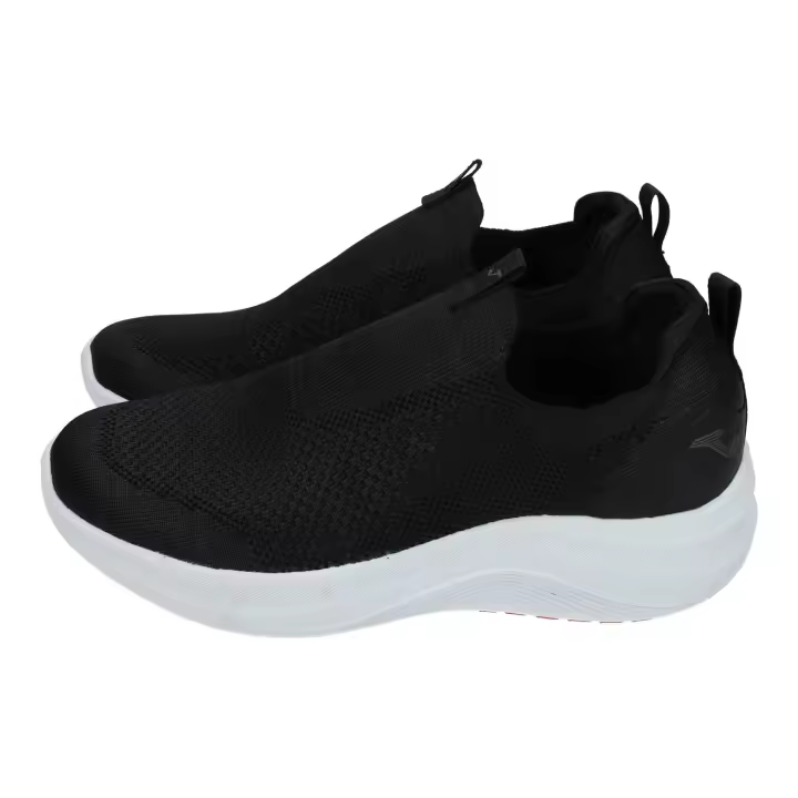 Deportivos marca JOMA para mujer en color negro. Deportivas Joma negras sin cordones  con suela gruesa y tejido transpirable - 1