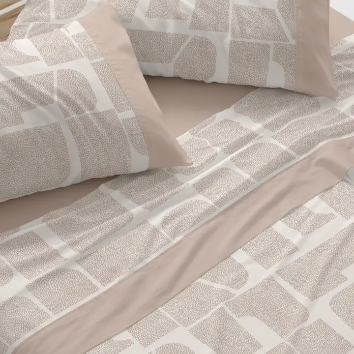 Juego de sábanas. Diseño 630. BURRITO BLANCO. Incluye sábana encimera, bajera y 1 o 2 fundas de almohada. Estampado geométrico estilo étnico. Disponible en color Azul plomo, laurel y arcilla. 100% Algodón. Tamaños 90, 105, 135, 150-160, 180 y 200cm. - 1