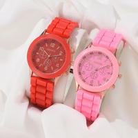 Reloj De Lujo Para Mujer 2Pcs Conjunto Moda Elegante Aleación Pulsera De Silicona Regalo De Vacaciones Para Parejas - details 5