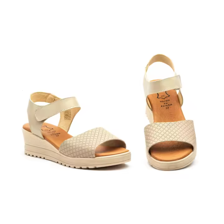 AE-649 Negro - Rojo - Beige - Cuero - Blanco - Platino Hecho en España Sandalias Mujer Piel Negro- Rojo - Beige - Cuero - Blanco - Platino Velcro Cuña Numeración: 35-41 Marca: Alto Estilo planta de gel y cierre velcro super comoda ideales para el verano - 1